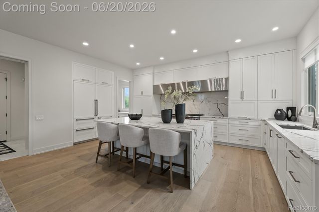 7303 Brookside Village Court, Bloomfield Hills, MI 48301