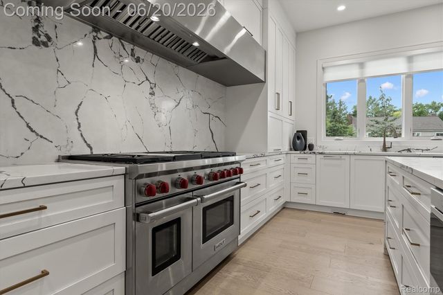 7303 Brookside Village Court, Bloomfield Hills, MI 48301