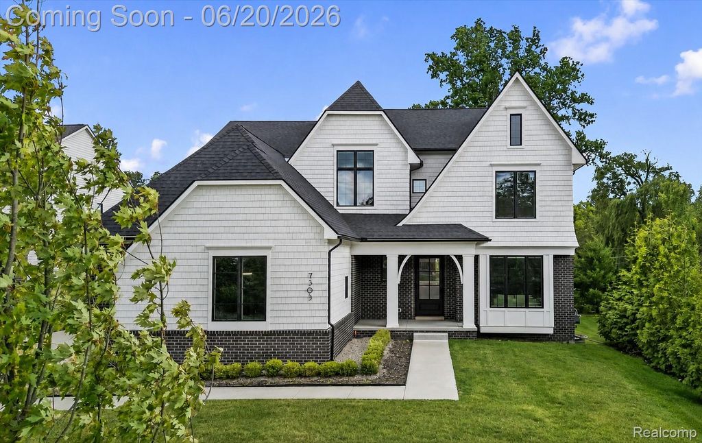 7303 Brookside Village Court, Bloomfield Hills, MI 48301