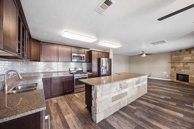 5820 Meadows Way, North Richland Hills, TX 76180