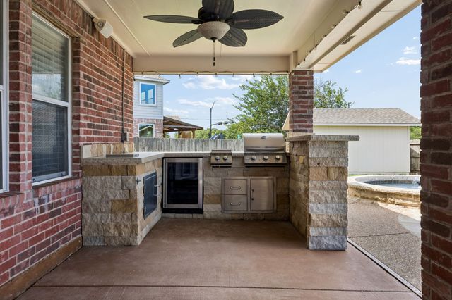 5820 Meadows Way, North Richland Hills, TX 76180