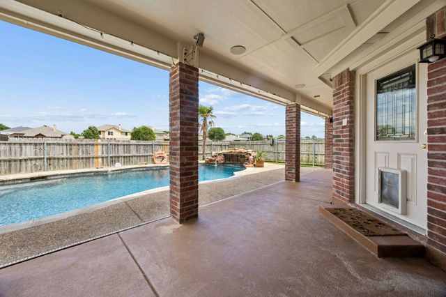 5820 Meadows Way, North Richland Hills, TX 76180