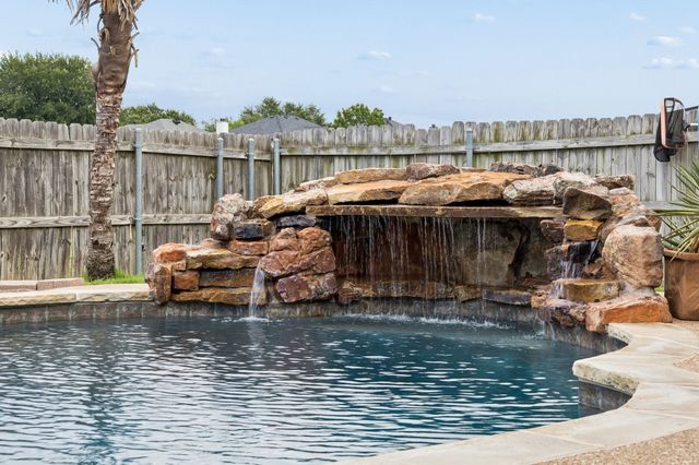 5820 Meadows Way, North Richland Hills, TX 76180
