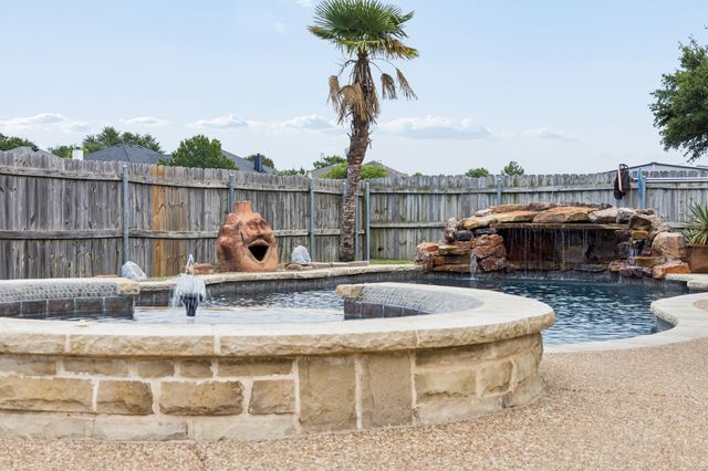 5820 Meadows Way, North Richland Hills, TX 76180