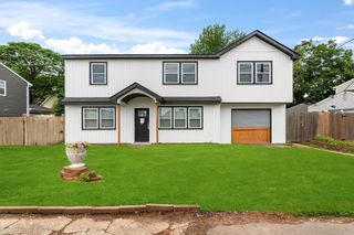 130 E Carmans Road, Farmingdale, NY 11735