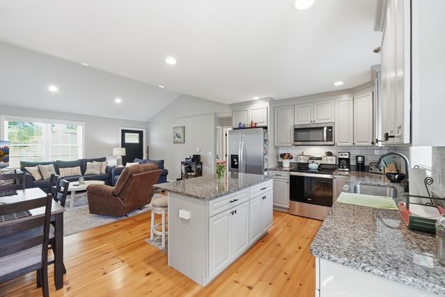 32 Nelson St, Warren, MA 01083