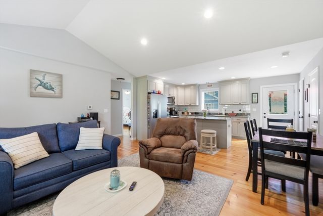 32 Nelson St, Warren, MA 01083