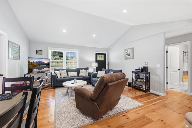 32 Nelson St, Warren, MA 01083