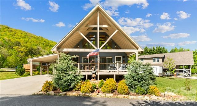 33 Indian Trace Road, Maggie Valley, NC 28751