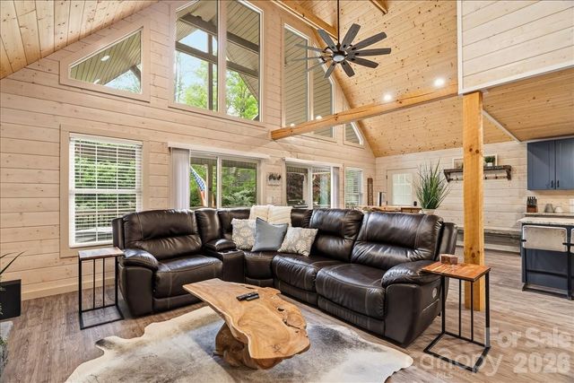 33 Indian Trace Road, Maggie Valley, NC 28751