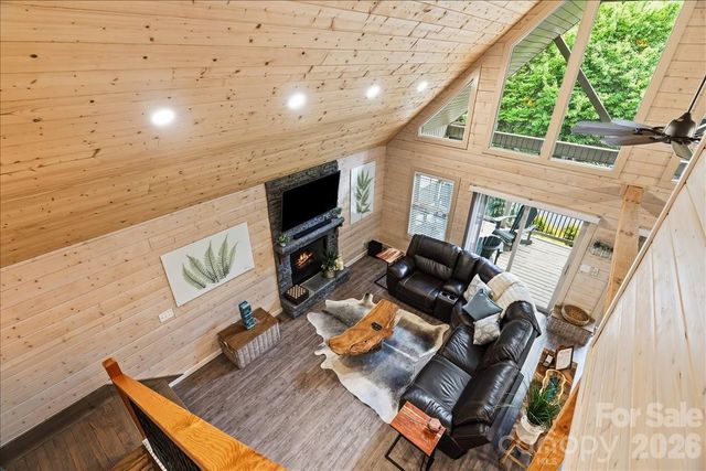 33 Indian Trace Road, Maggie Valley, NC 28751