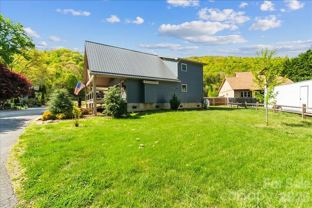 33 Indian Trace Road, Maggie Valley, NC 28751