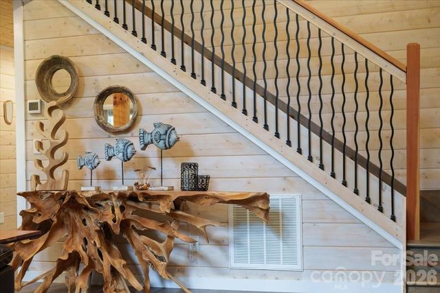 33 Indian Trace Road, Maggie Valley, NC 28751