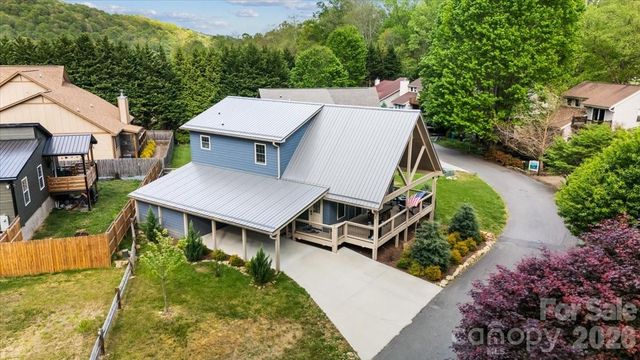 33 Indian Trace Road, Maggie Valley, NC 28751