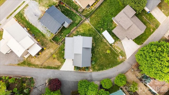 33 Indian Trace Road, Maggie Valley, NC 28751