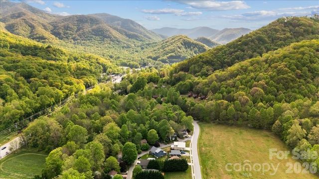 33 Indian Trace Road, Maggie Valley, NC 28751