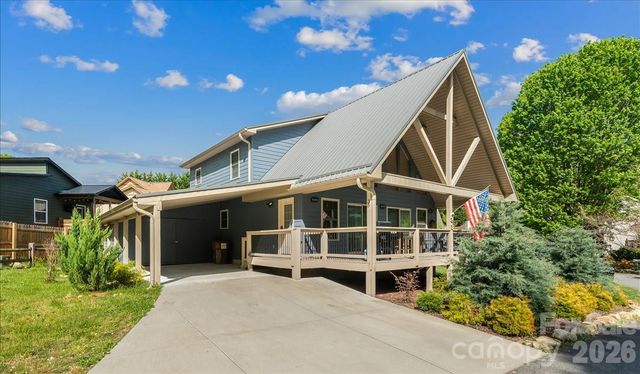 33 Indian Trace Road, Maggie Valley, NC 28751
