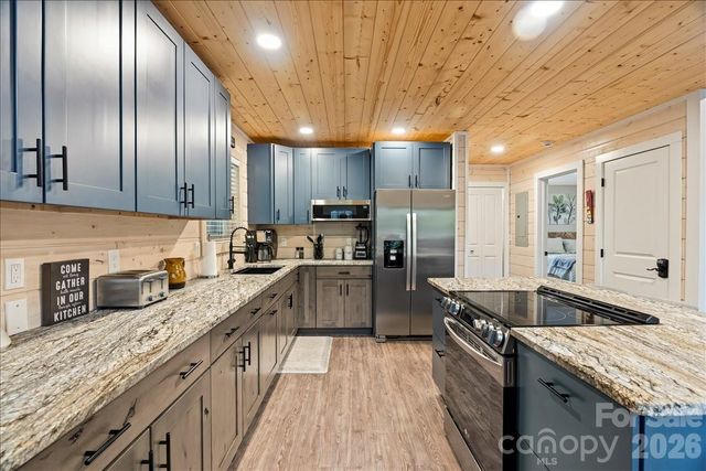 33 Indian Trace Road, Maggie Valley, NC 28751
