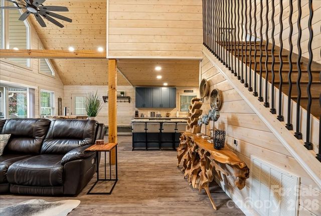 33 Indian Trace Road, Maggie Valley, NC 28751