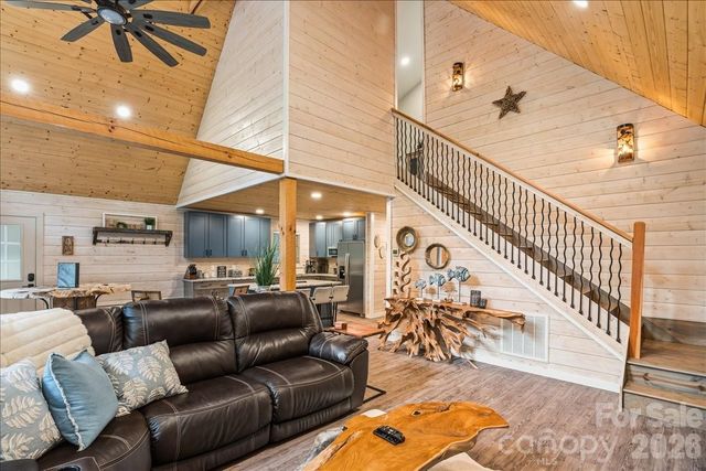 33 Indian Trace Road, Maggie Valley, NC 28751