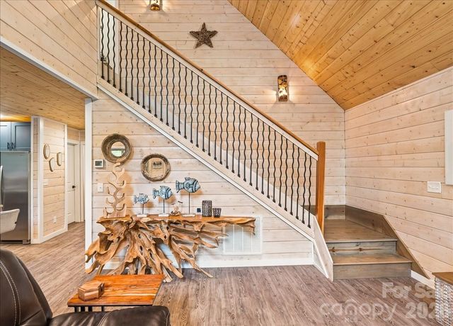 33 Indian Trace Road, Maggie Valley, NC 28751