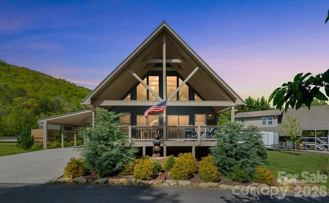 33 Indian Trace Road, Maggie Valley, NC 28751
