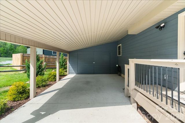 33 Indian Trace Road, Maggie Valley, NC 28751