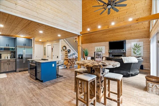 33 Indian Trace Road, Maggie Valley, NC 28751