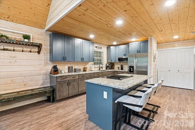 33 Indian Trace Road, Maggie Valley, NC 28751
