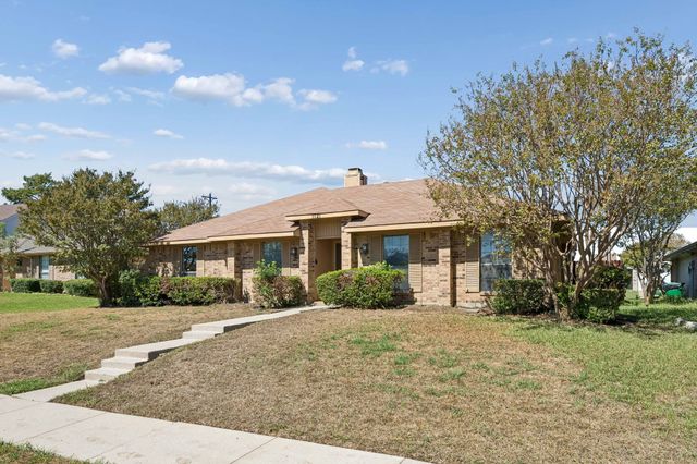 1721 Paxton Drive, Carrollton, TX 75007