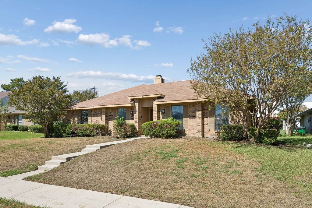 1721 Paxton Drive, Carrollton, TX 75007 — photo 2
