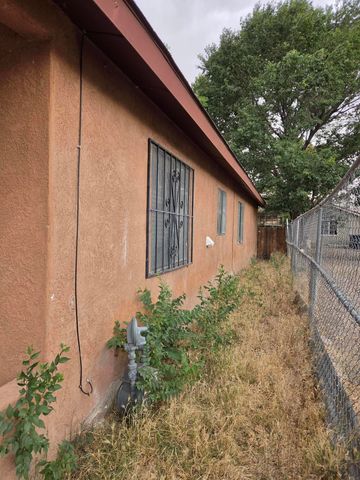 1015 Barelas Street SW, Albuquerque, NM 87102