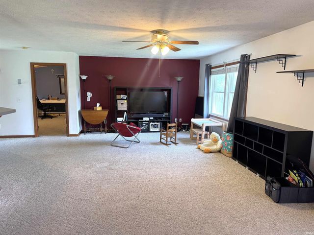 26 S Hickory Lane, Crawfordsville, IN 47933
