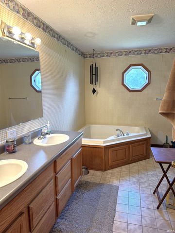 26 S Hickory Lane, Crawfordsville, IN 47933