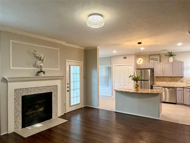 427 Birch Hill Drive, Sugar Land, TX 77479