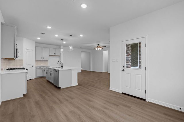 10007 Goliad Drive, Mont Belvieu, TX 77523