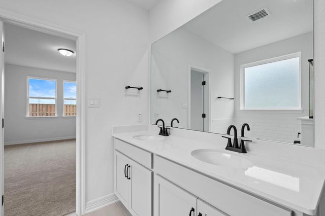 10007 Goliad Drive, Mont Belvieu, TX 77523