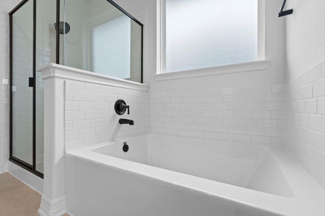 10007 Goliad Drive, Mont Belvieu, TX 77523