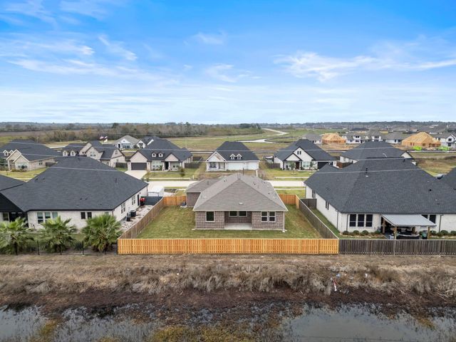 10007 Goliad Drive, Mont Belvieu, TX 77523