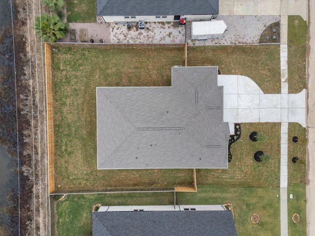 10007 Goliad Drive, Mont Belvieu, TX 77523