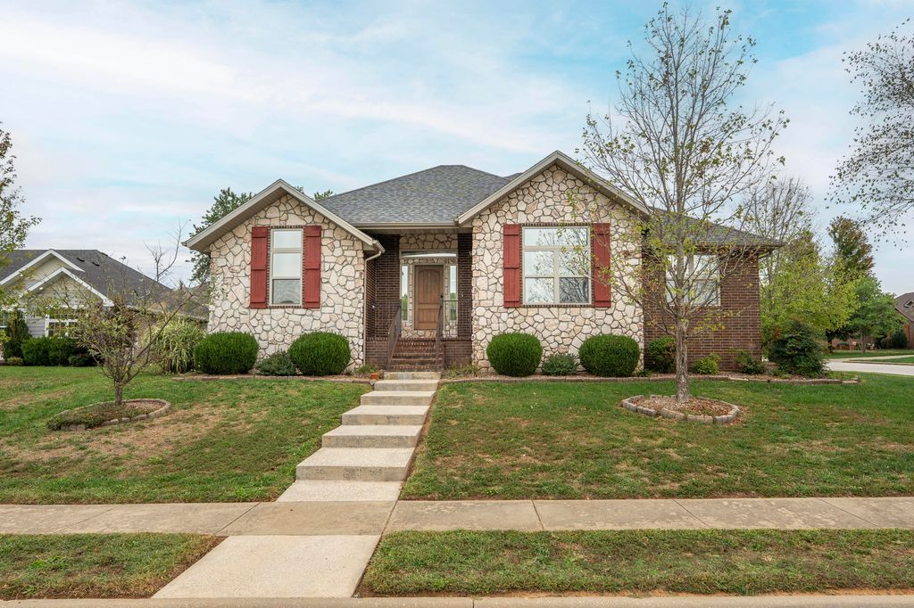 604 N Lincoln Court, Ozark, MO 65721