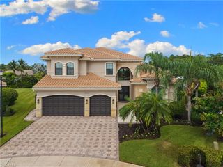 3999 Bering CT, Naples, FL 34119