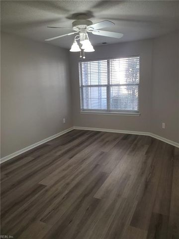 806 Rue Marseille, Chesapeake, VA 23320