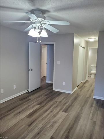 806 Rue Marseille, Chesapeake, VA 23320