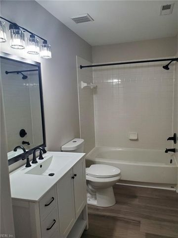 806 Rue Marseille, Chesapeake, VA 23320