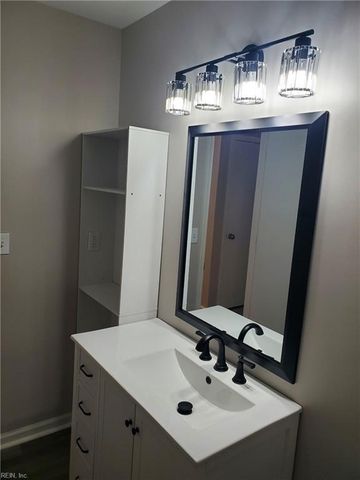 806 Rue Marseille, Chesapeake, VA 23320