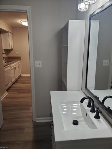 806 Rue Marseille, Chesapeake, VA 23320