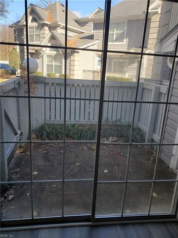 806 Rue Marseille, Chesapeake, VA 23320