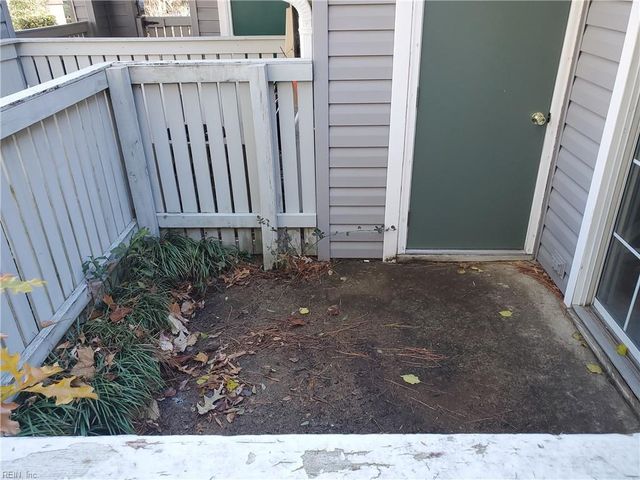 806 Rue Marseille, Chesapeake, VA 23320