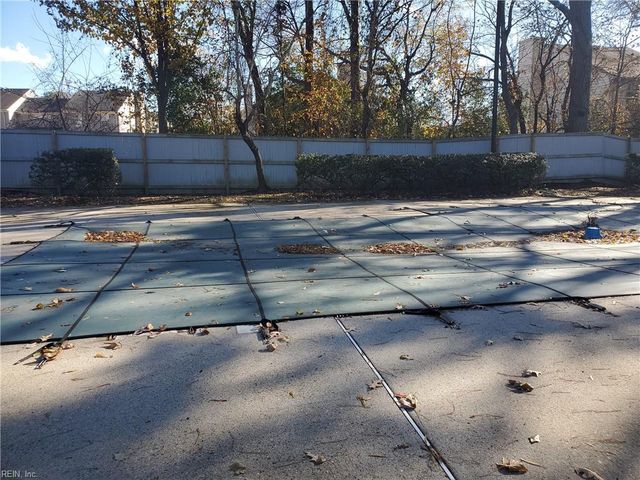 806 Rue Marseille, Chesapeake, VA 23320